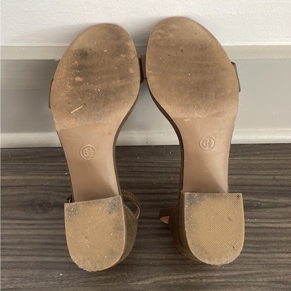 Low Block Heels - Picture 5 of 6